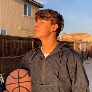 independent windbreaker